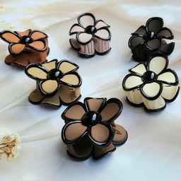 DIVASTRI Women Set of 4 Claw Clip-image-63