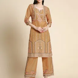 VISHNU WEAVES Floral Printed Straight Kurta with Trousers & Dupatta-picture-25
