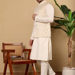 MULTI SHADES Men Regular Kurta with Pyjamas image 5
