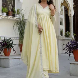 Navlik Women Floral Embroidered Kurta with Trousers & Dupatta-25