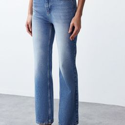 Trendyol Women Bootcut High-Rise Heavy Fade Jeans-picture-31