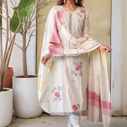 SANJANASILK Women Kurta Sets-31