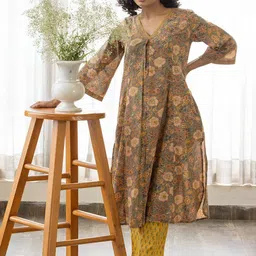 Maitri Jaipur V-Neck block Floral Printed Pleated A-line Pure Cotton Kurta with Trousers-image-16