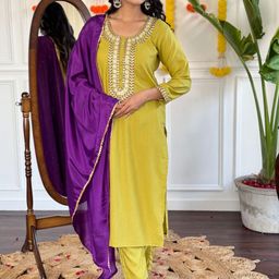 DIVASTRI Floral Yoke Design Round Neck Thread Work Straight Kurta With Trousers & Dupatta-7