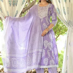 GEKHA Women Floral Printed Regular Thread Work Kurta with Trousers & With Dupatta-18