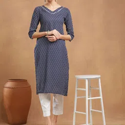 Fabclub Ethnic Motifs Printed V Neck Straight Kurta-picture-2