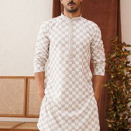 Jompers Men Geometric Embroidered Sequinned Kurta-40