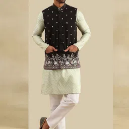 SOJANYA Men Floral Embroidered Kurta with Pyjama-53