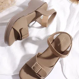 CHINRAAG High-Top Platform Sandals-18