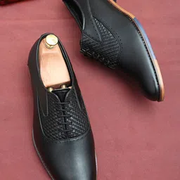 INVICTUS Men Black Textured Formal Oxfords-image-87