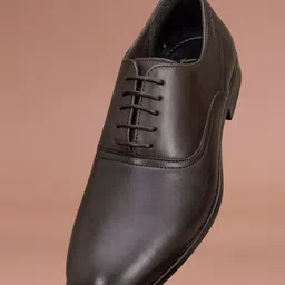 Red Tape Men Textured Formal Oxfords-image-82