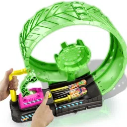 hot wheels Monster Trucks Glow in the Dark Epic Loop Challenge Playset with 1 Toy Car image 4