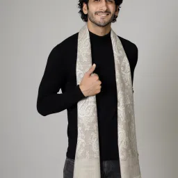 Ravaiyaa - Attitude Is Everything Geometric Print Men Muffler-image-93