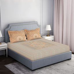 SPACES Beige & Peach Geometric Printed 138 TC King Bedsheet With 2 Pillow Covers image 2