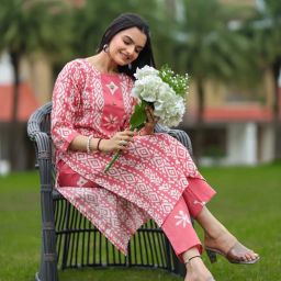 Women Cotton Blend Kurta Pant Set-image-20