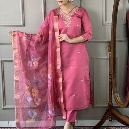 Women Chanderi Kurti Pant Dupatta Set-image-6