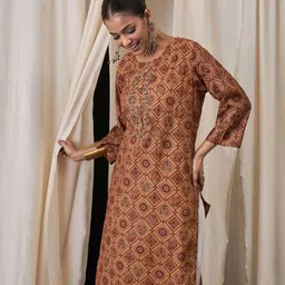 Anouk Floral Printed Mirror Work Chanderi Silk Straight Kurta image 2