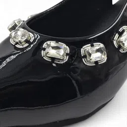 SHRIVAS BY ARCHITA MEHTA Embellished Pointed Toe Block Heeled Pumps image 5