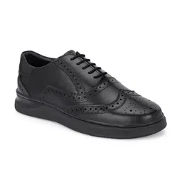 LEGWORK Men Textured Round Toe Comfort Insole Leather Sneakers-image-1