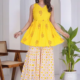 Kamayra Floral Printed Sleeveless A-Line Pleated Kurti with Sharara-picture-36