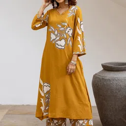 DIVASTRI Floral Printed Sweetheart Neck Beads And Stones Straight Kurta With Palazzos-image-97