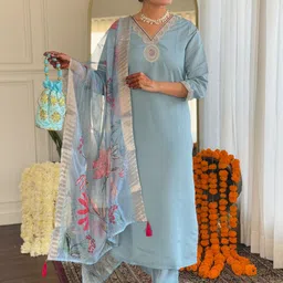 JAPNAAM Floral Yoke Design V-Neck Thread Work Kurta With Trousers & Dupatta-image-29