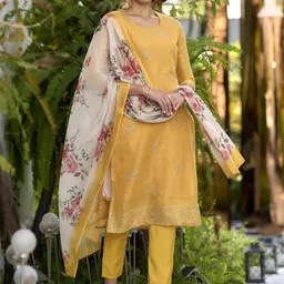 Hitarth Fashion Women Ethnic Motifs Embroidered Regular Kurti Trousers With Dupatta-picture-29