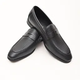 Snitch Men Textured Formal Loafers-image-13