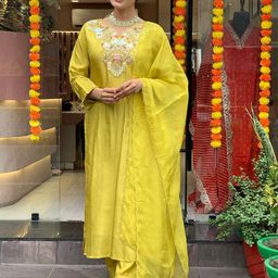 HERE&NOW Women Yoke Design Regular Thread Work Kurta with Trousers & With Dupatta-image-15