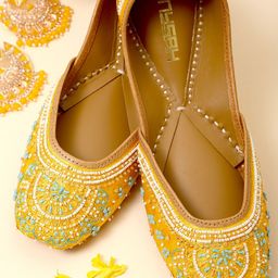 Nysah Women Embellished Ethnic Mojaris Flats-image-39