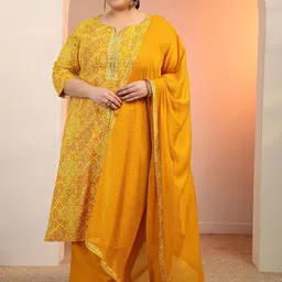 EXTRA LOVE BY LIBAS Women Plus Size Bandhani Printed Kurta with Trousers & Dupatta-image-76