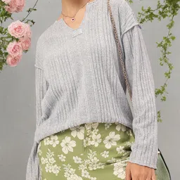 DressBerry Minimal Muse V-Neck Ribbed  Top-picture-27