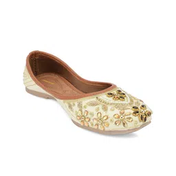 Anouk Women Embellished Ethnic Mojaris Flats-image-52