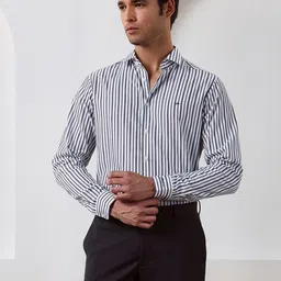 Aldeno Men Classic Fit Vertical Striped Spread Collar Formal Shirt-picture-4