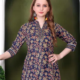 HETVI CREATION Floral Printed Cotton V-Neck Kurti-23