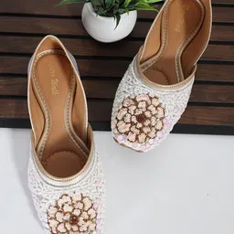 Retro Walk Women Ethnic Embellished Mojaris-35