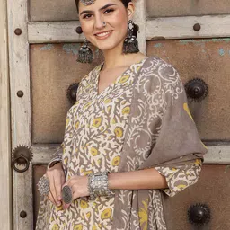 Taavi Floral Printed Dabu Straight Kurta with Trouser & Dupatta-19