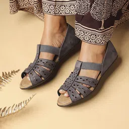 V-WALK Women Textured Open Toe Flats with Laser Cuts image 3