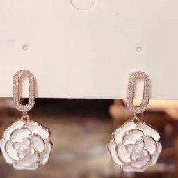 PASU FASHION Gold-Plated Artificial Stones Studded & Beaded Floral Shaped Drop Earrings-17