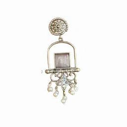 NAMAN ARTS Silver-Plated Artificial Stones Studded And Beaded Square Shaped Drop Earrings image 3