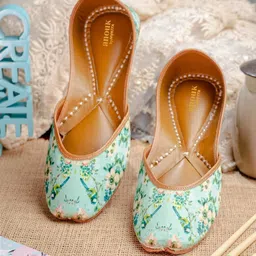 Anouk Women Ethnic Mojaris with Embroidered Flats-image-94