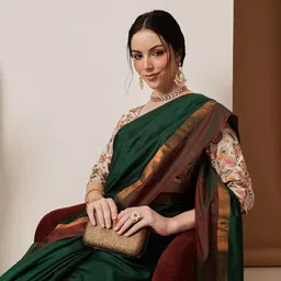 DIVASTRI Solid Zari Art Silk Banarasi Saree-17