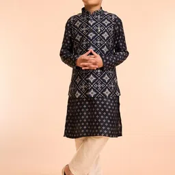 Manyavar Boys Geometric Printed Mandarin Collar Straight Kurta With Pyjama & Nehru Jacket-picture-15