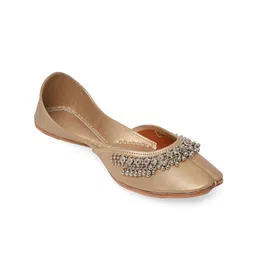 NR By Nidhi Rathi Women embroidered Mojaris Gold-image-65