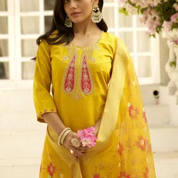 VredeVogel Paisley Embroidered Thread Work Kurta With Trousers & Dupatta-picture-27