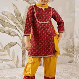 VASTRAMAY Girls Printed Pure Cotton Notch Neck Straight Kurta with Patiala & Dupatta-image-7