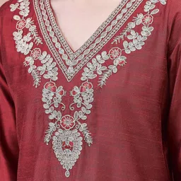 KOTRONS Women Embroidered Regular Thread Work Chanderi Silk Kurta with Trousers & With Dupatta image 4