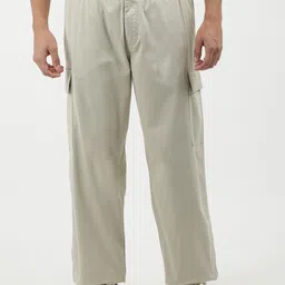 Calvin Klein Jeans Men Solid Mid-Rise Straight Fit Trousers-image-46