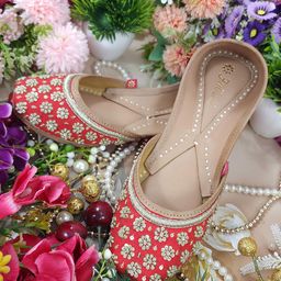 Fulkari Women Embellished Ethnic Mojaris Flats-picture-25