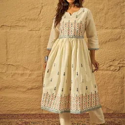 House of Pataudi Women Floral Embroidered Cotton Kurta with Trousers-18